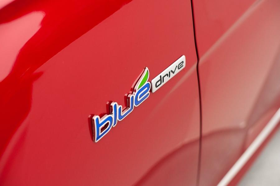  Hyundai Sonata Hybrid 2010 года  (фото 83 из 83)